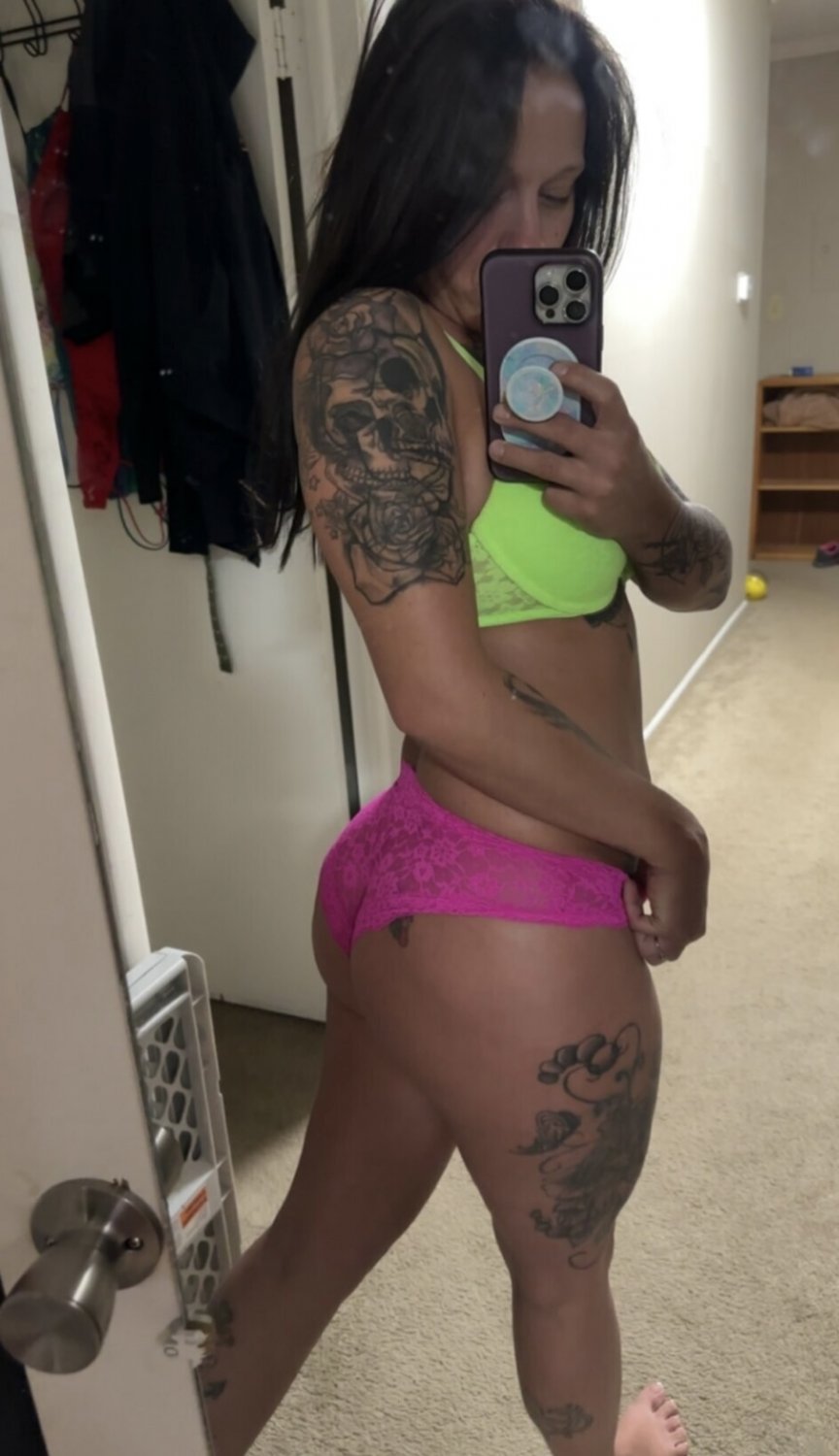Thick booty tatted white girl #WvQbVSao