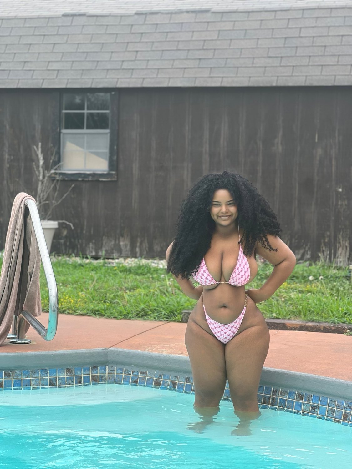 She’s so thick #EakcAyaj