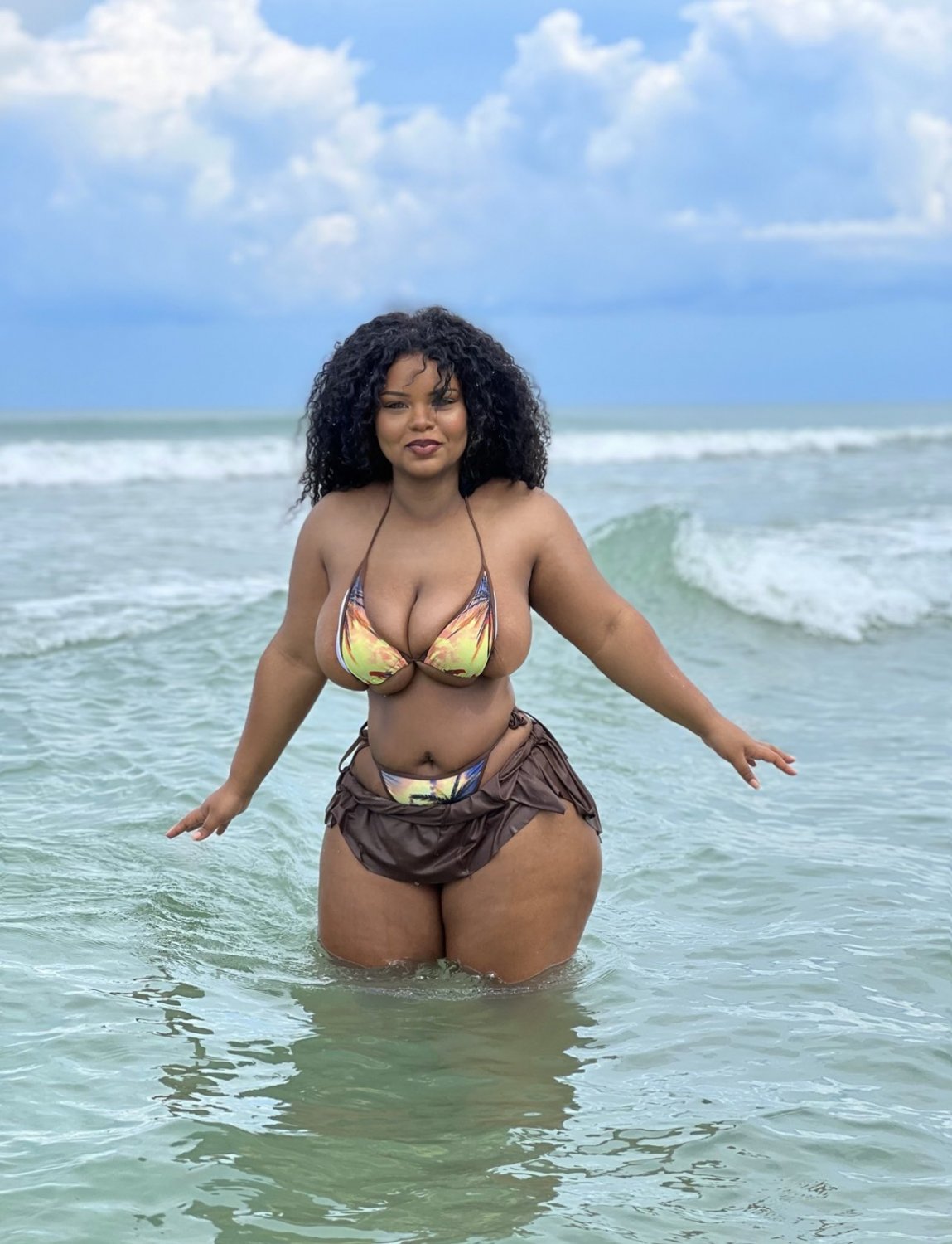 She’s so thick #RlPuX8LH