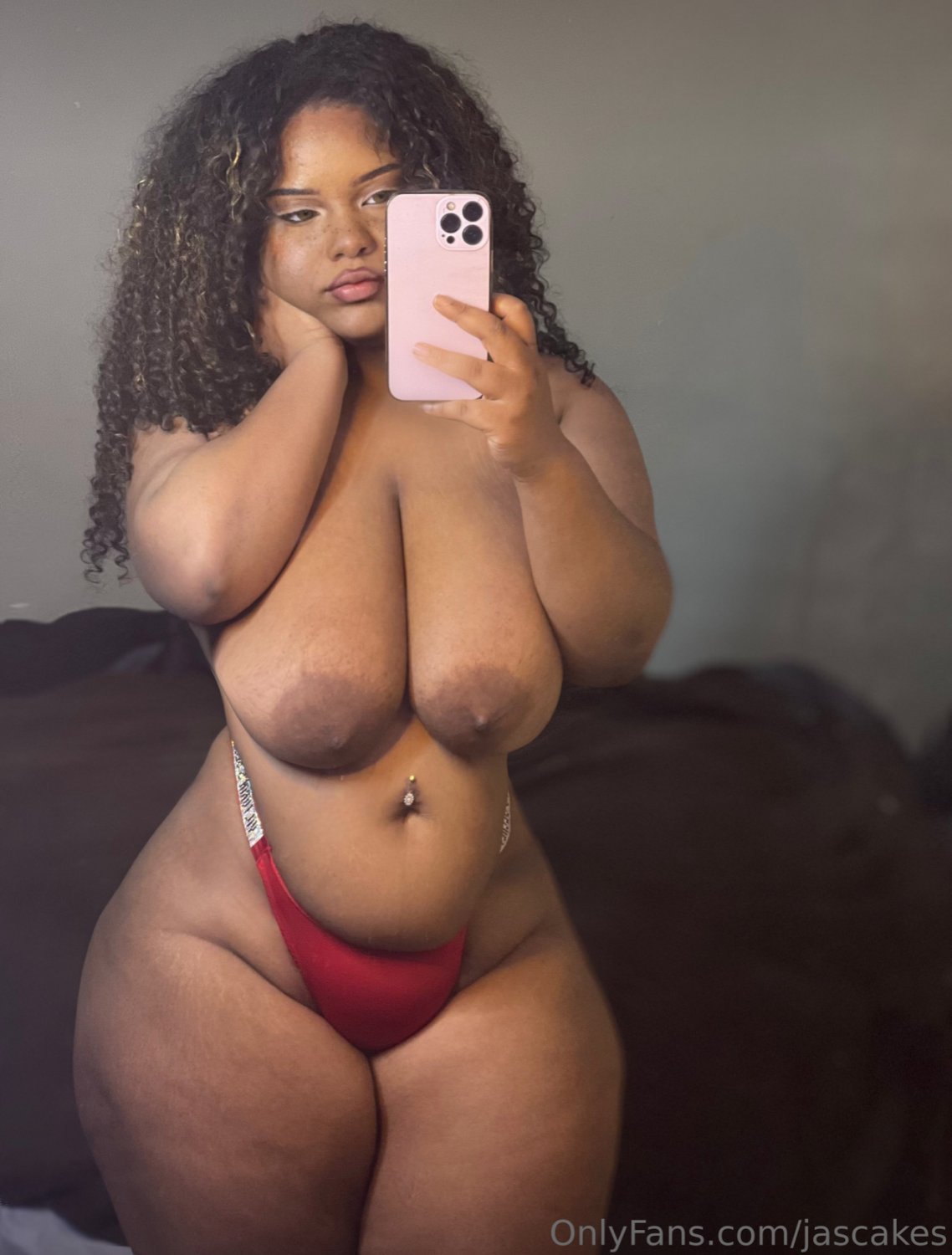She’s so thick #rqCytMe7