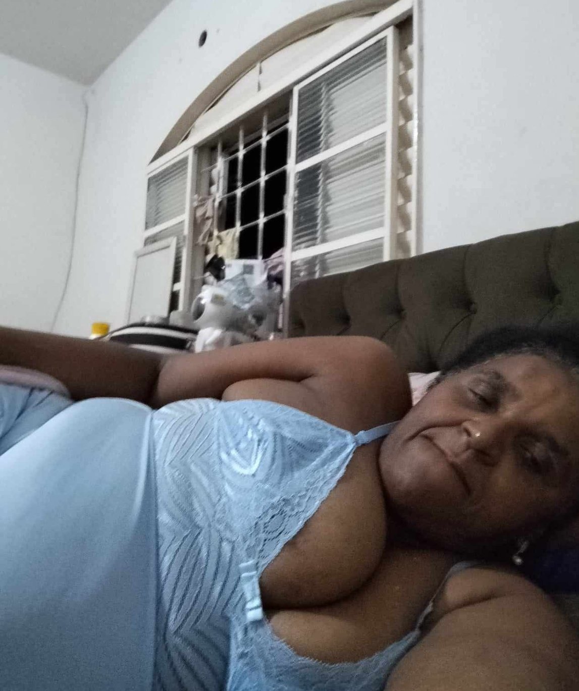 #coroa safada mostrando a buceta grande #0eiCaY4P