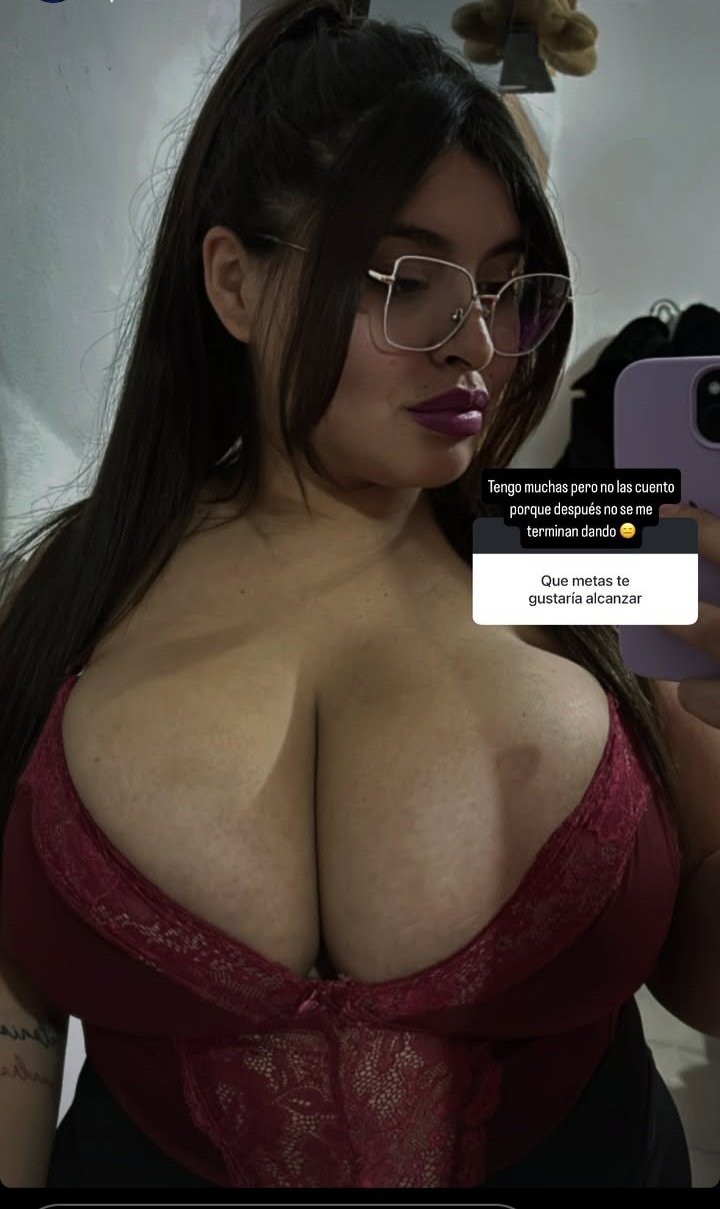 Necesito morbosear esta tetonaa con alguien por favor, necesito que las morboseemos juntos!! #ktWmzKDg