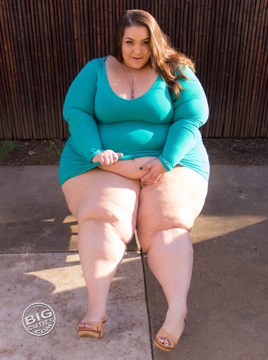 Fat babe Boberry showing of her voluptous body on sexy tight Party Dress.. DElicious #mW8Awr9K